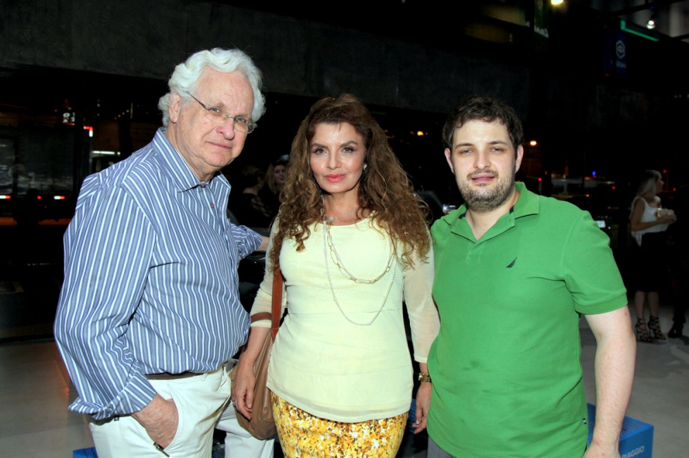 O casal os médicos, Ligia e Waldemar Kogos e o filho Paulo Kogos
