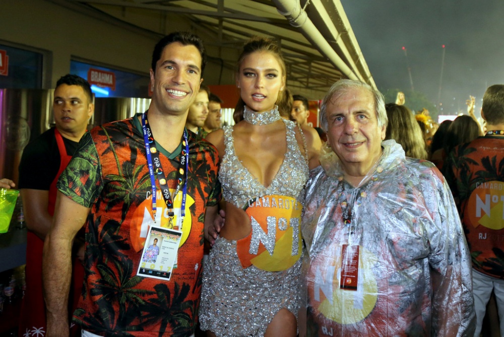 A  Top model internacional Fernanda Liz com o namorado Flavio Sarahyba e o empresário responsável pelo Brasilian Day Nova York , João de Matos (churrascaria Plataforma NY).