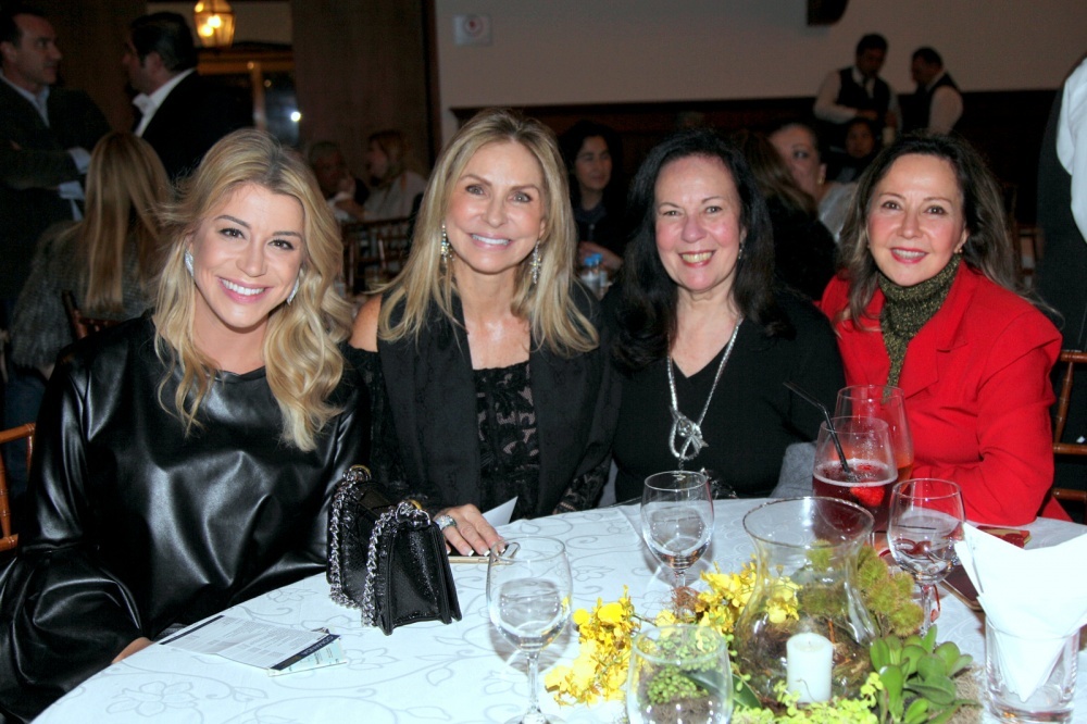 As amigas, empresarias Bruna Olivol e a Regina Giacomelli e as pianistas Silvia Neubern e  a concertista Jaci Toffano.