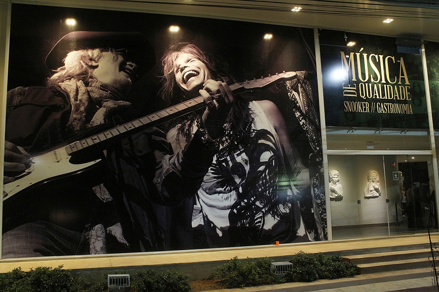 Música de qualidade você encontra no Bovary Snooker Pub em BC