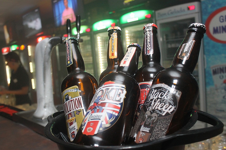 De terça à sábado tem muita cerveja gelada e os melhores drinks para curtir com os amigos