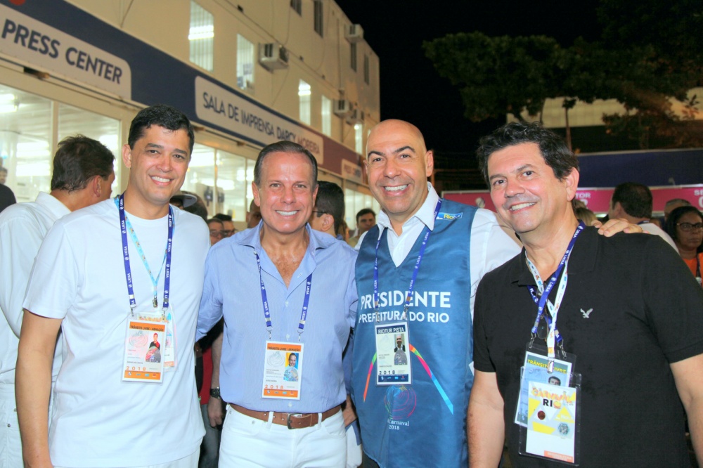 Na Sapucaí o secretario de Urbanização do Rio, Índio da Costa recepciona o prefeito da cidade de São Paulo  João Doria Jr que foi convidado pelo presidente da RIOTUR  Marcelo Alves e o deputado Otavio Leite a conhecerem o carnaval carioca