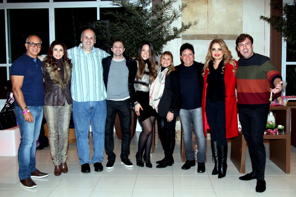 Aniversariante Pamela e seus pais o diretor de TV,  Eddy Newton e a jornalista Lu Barbosa