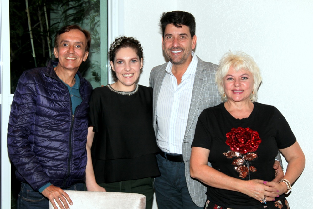 Presença na festas dos amigos, Romulo Cavalcante com Michelle Laurindo e o casal Edward Florentino e Edna Queiroz leia-se Naturiche.