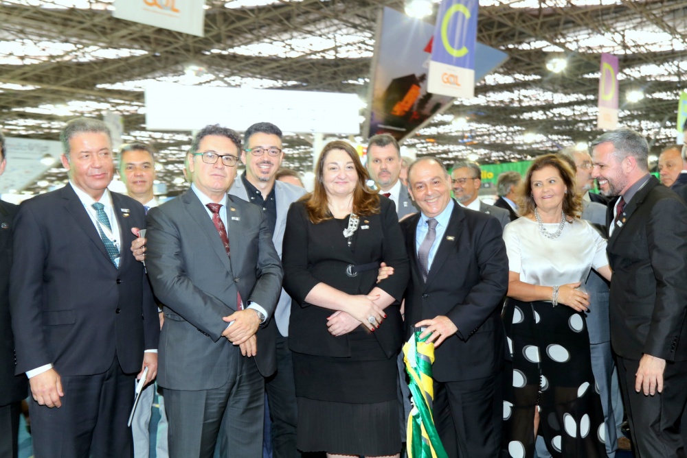 No corte da fita da Feira, a presença de autoridades do Trade turístico do Brasil,com os presidentes da BRAZTOA,  Magda Nassar e da ABAV Nacional, Geraldo Rocha e dos Ministros do Turismo Vinicius Lummertz e da Cultura, Sergio de Sa Leitão.