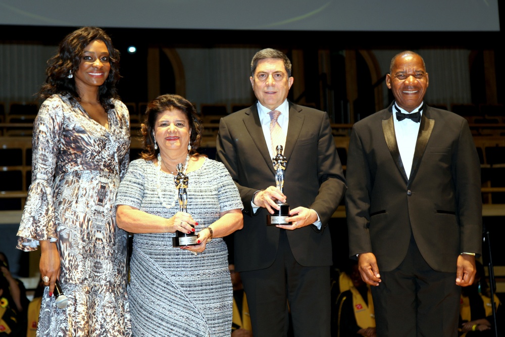 Na Sala São Paulo, este ano, o presidente da AFROBRAS – Sociedade Afro brasileira de Desenvolvimento Sócio Cultural e responsável pelo sucesso do evento, Jose Vicente, homenageou, a empresaria, presidente da Rede de Lojas Magazine Luiza, Luiza Helena Trajano e Luiz Carlos Trabuco Presidente do conselho administrativo do Banco Bradesco e a apresentadora de Tv, Joyce Ribeiro, aplaudidos de pé.