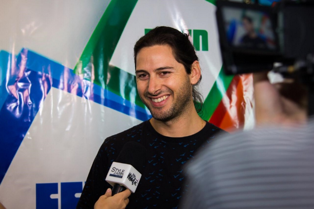 Entrevista com o diretor de marketing da Fenin, Denis Viana