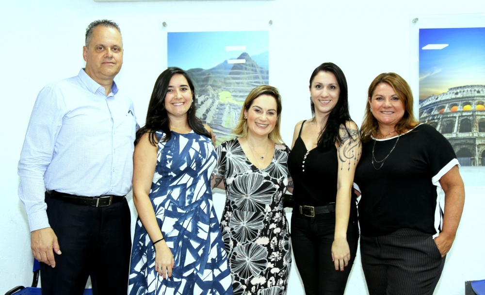 Josué Araujo da GTA, a representante do destino Las Vegas e do Las Vegas Convention and Visitors AuthorityAna Beatriz Di Pietro, a diretora da Unique Travel Collection Carolina Mokshin,  Natali Siqueira da Trade Tours e Katia Conde da GTA.