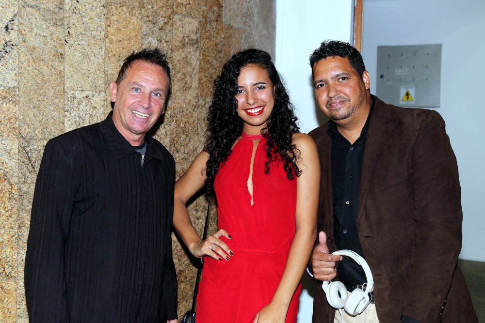 O  promoter Renato Cury e a Top Giovana Alves e o DJ. André Novaes.