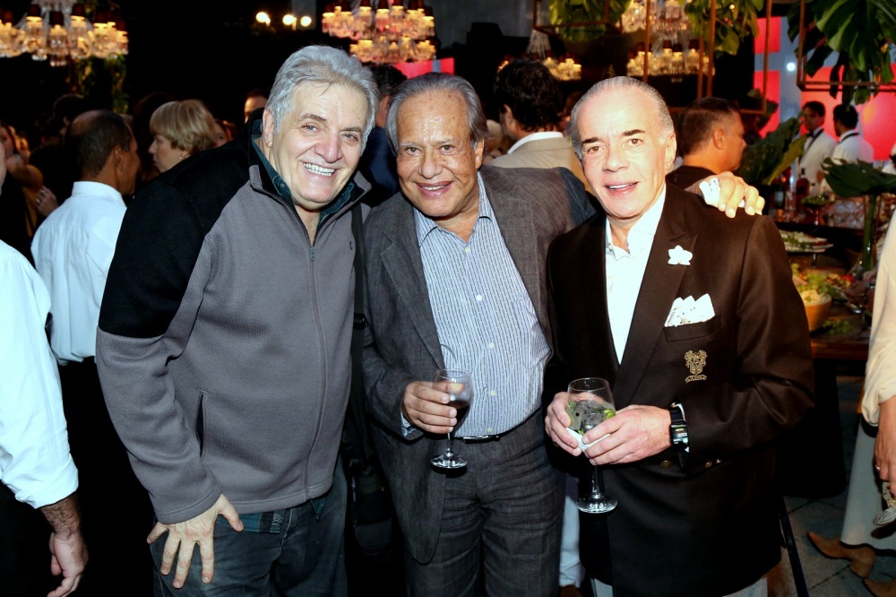 O colunista Antônio Salani com o medico Roberto Tullii e o famoso Conde, Chiquinho Scarpa.