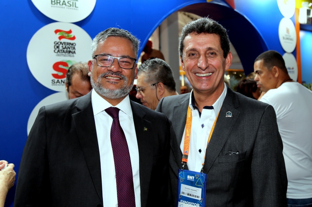 O secretario de relações interinstitucionais do Ministério do Turismo, Bob Santos e o diretor Presidente do Beto Carrero, Roberto Siqueira.