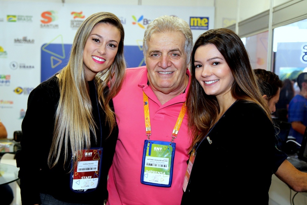 Da equipe BNT,Marina Prando e o colunista Antônio Salani e a jornalista do Portal Turismo ETC, Gabriela Lazario.