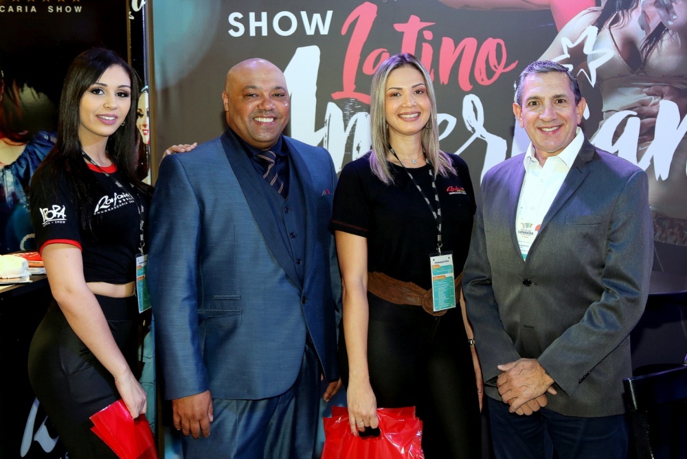 Show do Rafain Churrascaria  em Foz esta no Guines Book ,Paula Lemos e o diretor Vison dos Santos e Meriane Santos e Jose Ocaranza do Duty Free Shop Puerto Iguazu.