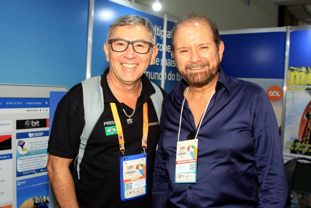 No stand do Mercado & Eventos , o jornalista internacional, Jerfferson Severino com o presidente do Grupo, GJP, Guilherme Paulus.