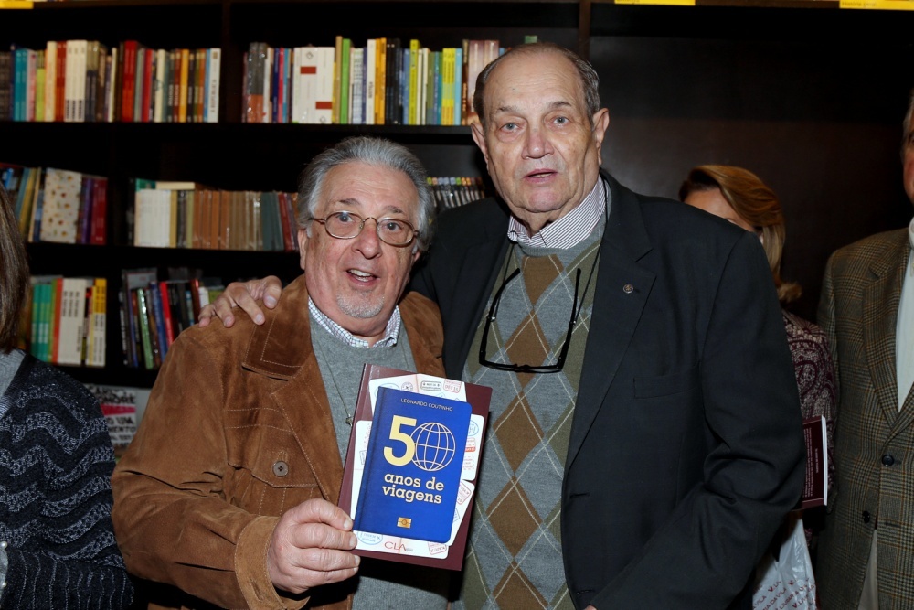 O também escritor, leslie Benveniste e Jorge Carrano