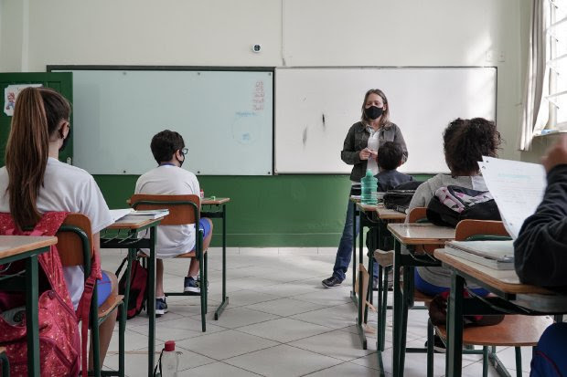 SC encerra semestre letivo com 70% de alunos no modelo presencial e 95% de professores vacinados - Vimarsana News