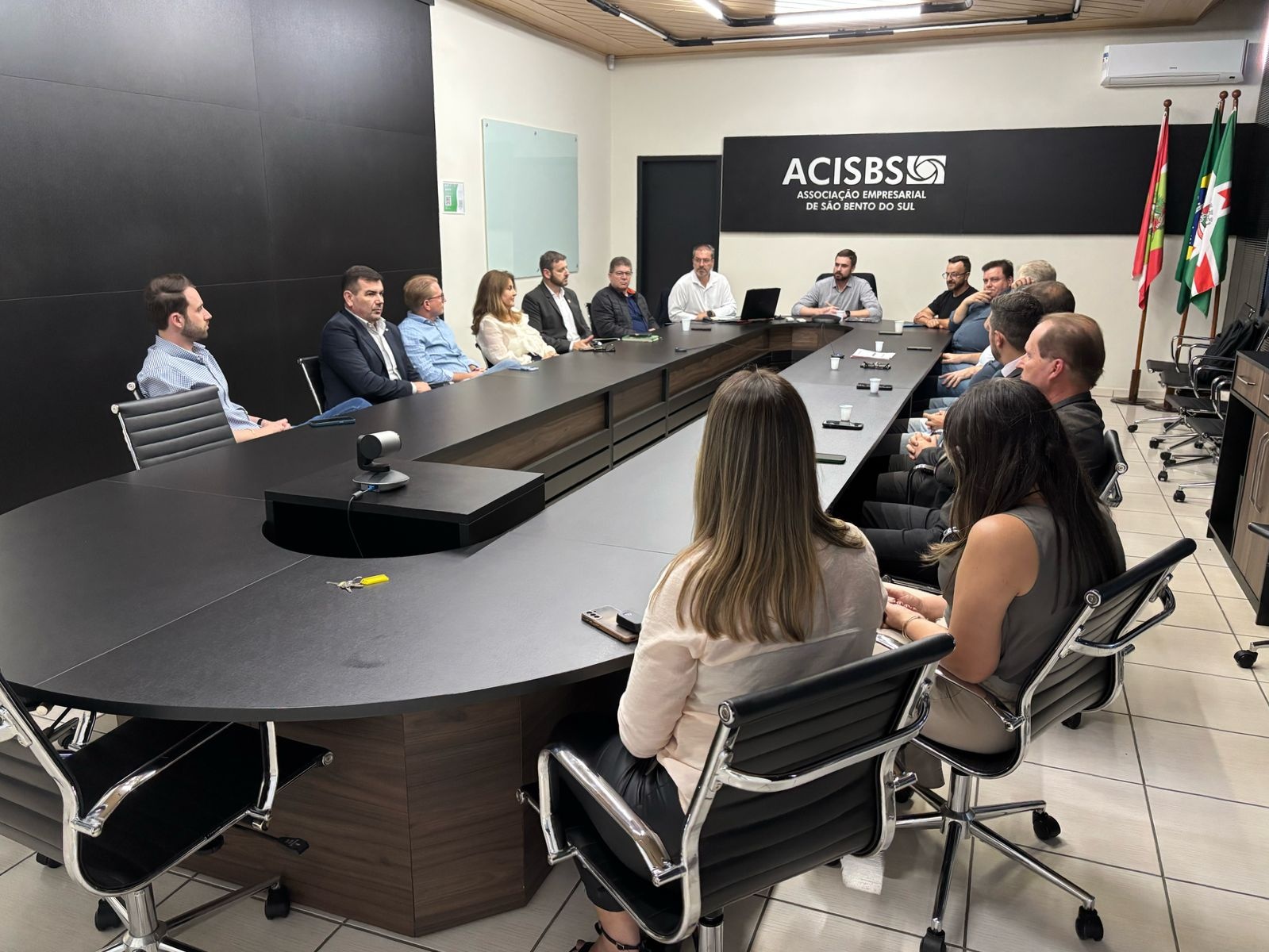 Gabriel Weihermann é reeleito presidente da Acisbs para a gestão 2025/2026