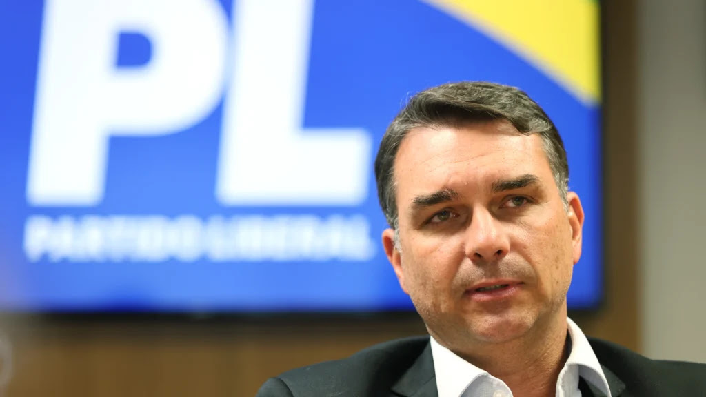 PL cobra explicações de Flávio Bolsonaro sobre Vorcaro