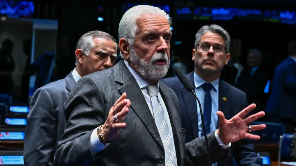 PF acusa Jaques Wagner de receber R$ 2,5 milhões do Master
