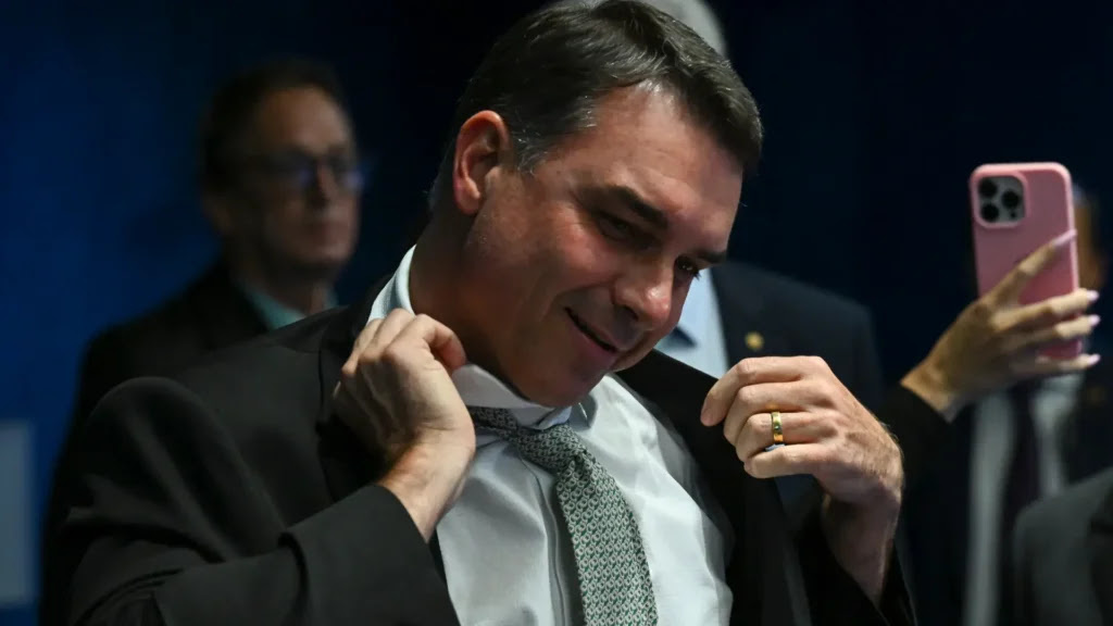 PP e União recusam apoio e ampliam isolamento de Flávio Bolsonaro
