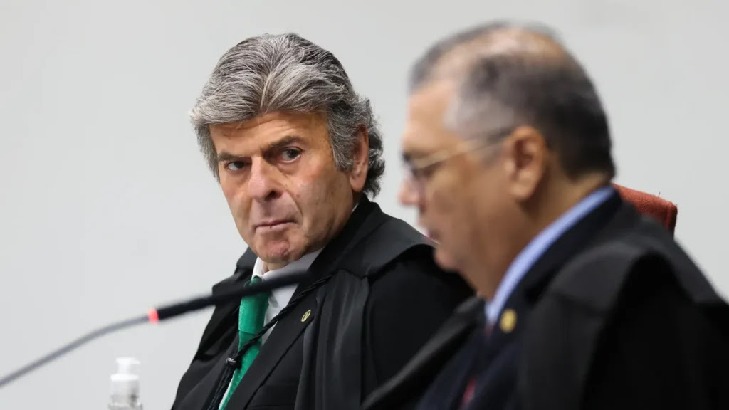 Crise no STF: Fux derruba decisão de Dino sobre santa