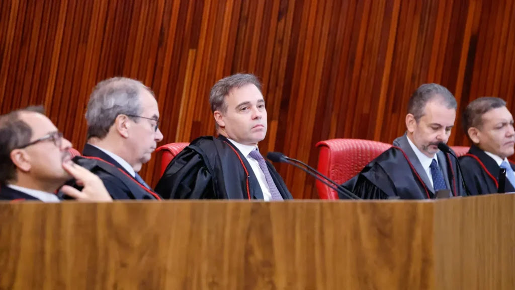 TSE mantém veto a posts sobre Flávio e Nossa Senhora