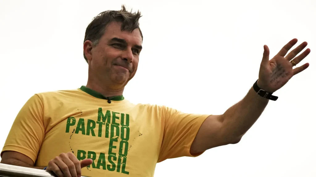 Investigado pela PF, Flávio Bolsonaro foge para os EUA